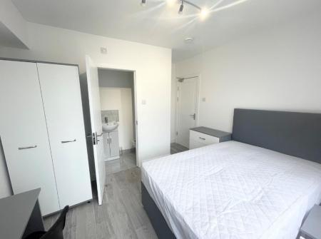 6 bedroom Semi-detached house to let in Coventry Road, Beeston, NG9