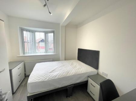 6 bedroom Semi-detached house to let in Coventry Road, Beeston, NG9