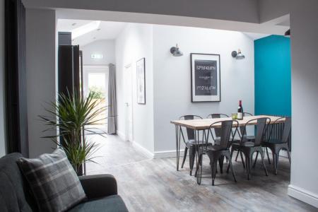 6 bedroom Semi-detached house to let in Salisbury Street, Beeston, NG9