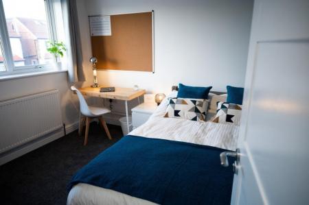 6 bedroom Semi-detached house to let in Salisbury Street, Beeston, NG9