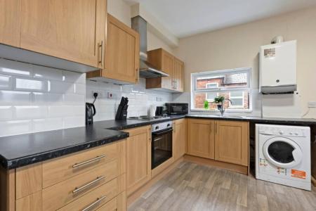 4 bedroom Flat to let in Noel Street, Hyson Green, Nottingham, NG7