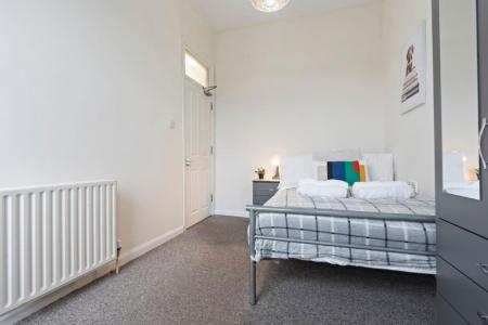 4 bedroom Flat to let in Noel Street, Hyson Green, Nottingham, NG7