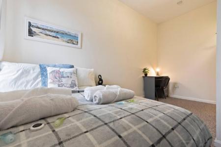 4 bedroom Flat to let in Noel Street, Hyson Green, Nottingham, NG7