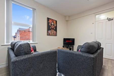 4 bedroom Flat to let in Noel Street, Hyson Green, Nottingham, NG7