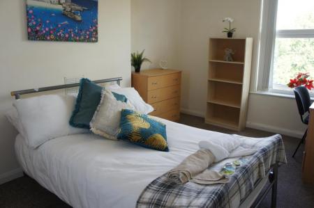 3 bedroom Flat to let in Noel Street, Hyson Green, Nottingham, NG7