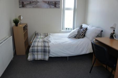 3 bedroom Flat to let in Noel Street, Hyson Green, Nottingham, NG7