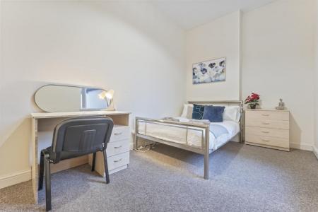 4 bedroom Flat to let in Noel Street, Hyson Green, Nottingham, NG7