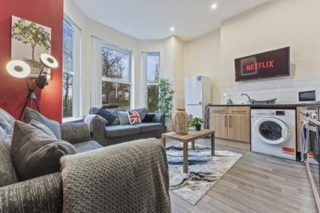 4 bedroom Flat to let in Noel Street, Hyson Green, Nottingham, NG7