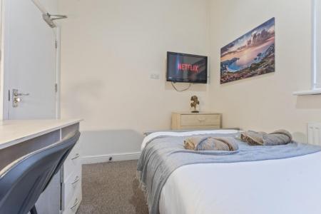 4 bedroom Flat to let in Noel Street, Hyson Green, Nottingham, NG7