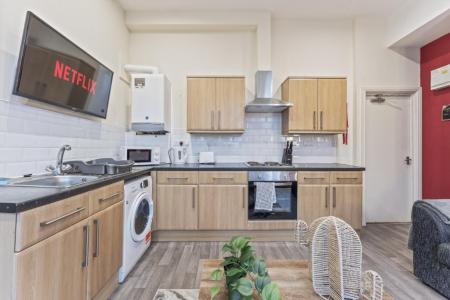 4 bedroom Flat to let in Noel Street, Hyson Green, Nottingham, NG7