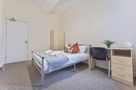 4 bedroom Flat to let in Noel Street, Hyson Green, Nottingham, NG7