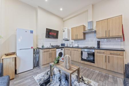 4 bedroom Flat to let in Noel Street, Hyson Green, Nottingham, NG7