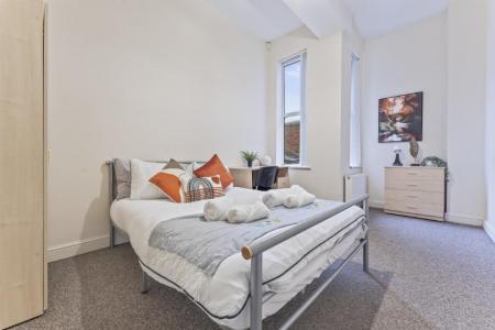 4 bedroom Flat to let in Noel Street, Hyson Green, Nottingham, NG7