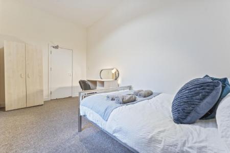 4 bedroom Flat to let in Noel Street, Hyson Green, Nottingham, NG7