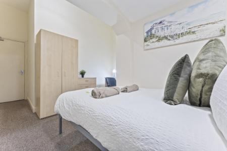 4 bedroom Flat to let in Noel Street, Hyson Green, Nottingham, NG7