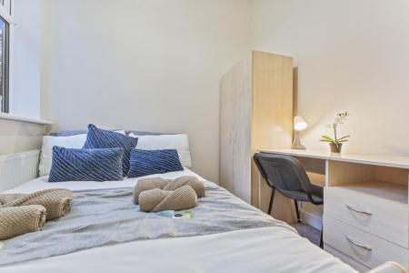 4 bedroom Flat to let in Noel Street, Hyson Green, Nottingham, NG7