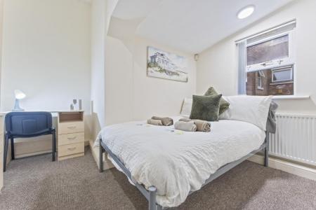 4 bedroom Flat to let in Noel Street, Hyson Green, Nottingham, NG7