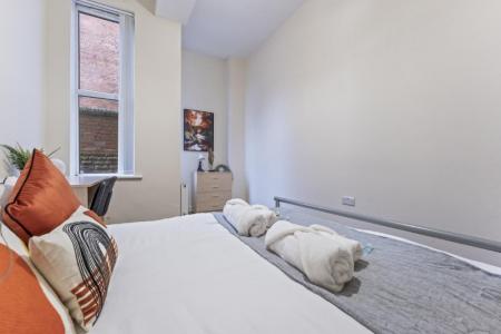 4 bedroom Flat to let in Noel Street, Hyson Green, Nottingham, NG7