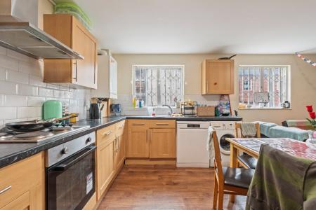 6 bedroom Flat to let in North Sherwood Street, Arboretum, Nottingham, NG1