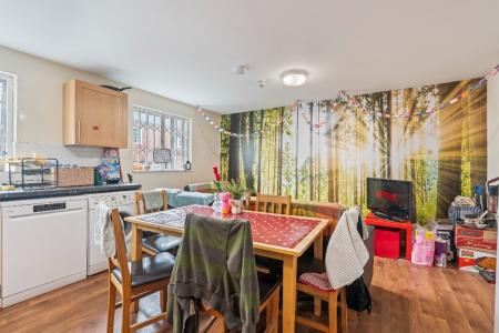 6 bedroom Flat to let in North Sherwood Street, Arboretum, Nottingham, NG1