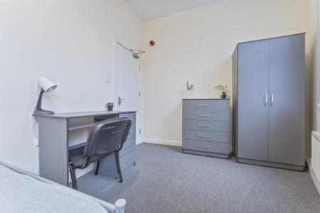 5 bedroom Terraced House to let in Peveril Street, Radford, Nottingham, NG7