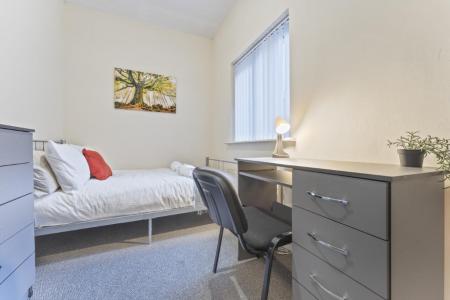 5 bedroom Terraced House to let in Peveril Street, Radford, Nottingham, NG7