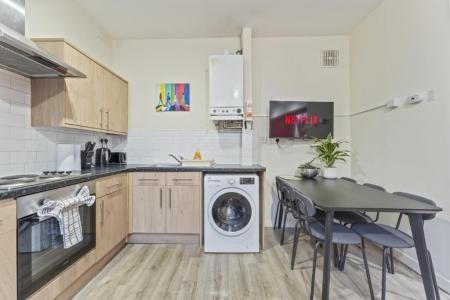 5 bedroom Terraced House to let in Peveril Street, Radford, Nottingham, NG7