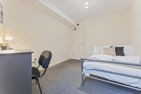 5 bedroom Terraced House to let in Peveril Street, Radford, Nottingham, NG7