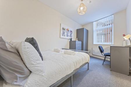 5 bedroom Terraced House to let in Peveril Street, Radford, Nottingham, NG7