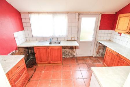 2 bedroom Terraced House for sale in Commercial Road, Bulwell, NG6
