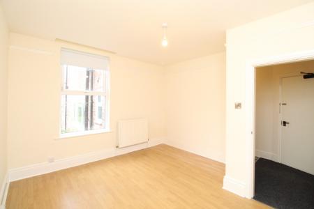 2 bedroom Flat to let in Henry Road, West Bridgford, NG2