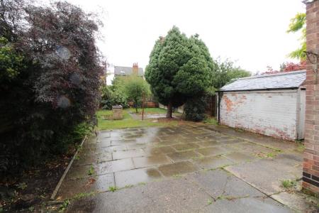 2 bedroom Flat to let in Henry Road, West Bridgford, NG2