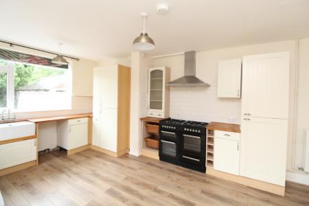 2 bedroom Flat to let in Henry Road, West Bridgford, NG2