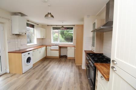 2 bedroom Flat to let in Henry Road, West Bridgford, NG2