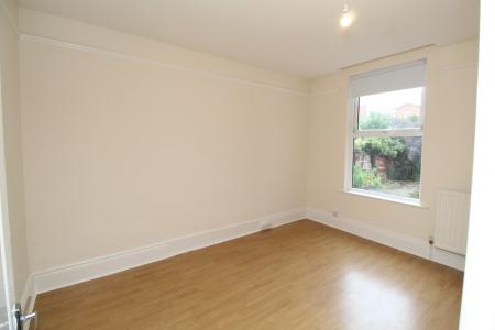 2 bedroom Flat to let in Henry Road, West Bridgford, NG2