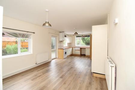 2 bedroom Flat to let in Henry Road, West Bridgford, NG2