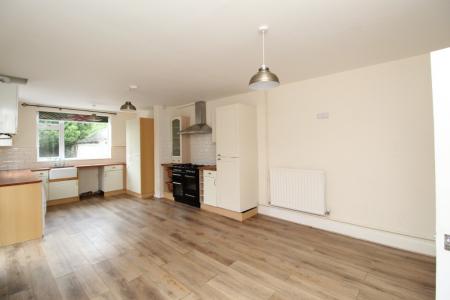 2 bedroom Flat to let in Henry Road, West Bridgford, NG2