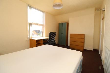 3 bedroom Terraced House to let in (3 BED) Beeston Road, Dunkirk, Nottingham, NG7