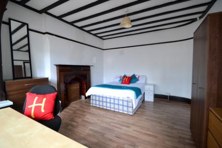 5 bedroom Detached house to let in Rolleston Drive, Lenton, Nottingham, NG7