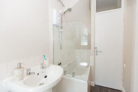4 bedroom Detached house to let in (4BED) Charnwood Grove, West Bridgford, NG2