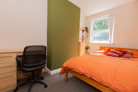 4 bedroom Detached house to let in (4BED) Charnwood Grove, West Bridgford, NG2