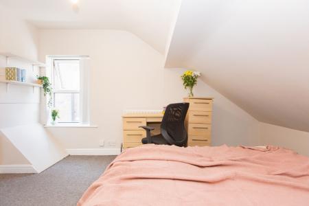 4 bedroom Detached house to let in (4BED) Charnwood Grove, West Bridgford, NG2