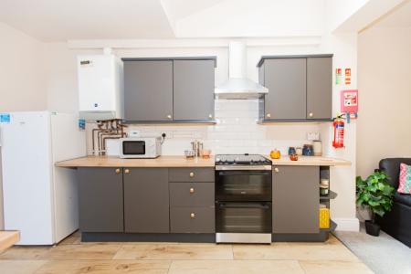 4 bedroom Detached house to let in (4BED) Charnwood Grove, West Bridgford, NG2