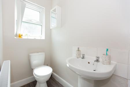4 bedroom Detached house to let in (4BED) Charnwood Grove, West Bridgford, NG2