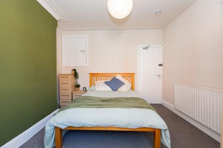 4 bedroom Detached house to let in (4BED) Charnwood Grove, West Bridgford, NG2