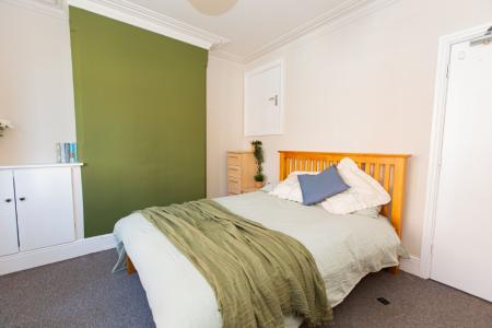 4 bedroom Detached house to let in (4BED) Charnwood Grove, West Bridgford, NG2