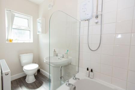 4 bedroom Detached house to let in (4BED) Charnwood Grove, West Bridgford, NG2