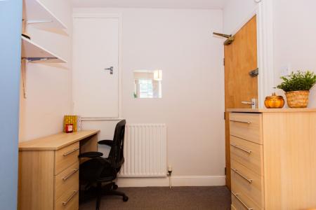 4 bedroom Detached house to let in (4BED) Charnwood Grove, West Bridgford, NG2