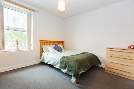 4 bedroom Detached house to let in (4BED) Charnwood Grove, West Bridgford, NG2