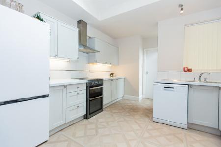 4 bedroom Detached house to let in (4BED) Charnwood Grove, West Bridgford, NG2